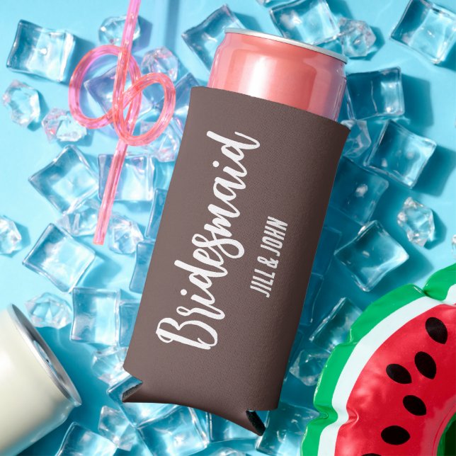 Enfriador De Latas Slim Boda estilizada de Taupe Bridesmaid (Verano in situ)