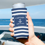 Enfriador De Latas Slim Capitán de Ancla Vintage o Barco Nombre de franjas<br><div class="desc">Un elegante refrigerador de bebidas de temática náutica "alta" con su rango de capitán personalizado - título y nombre,  nombre del barco u otro texto deseado. Este diseño personalizado cuenta con un ancla de barco vintage y rayas azul marino y blanco. Hace un gran regalo para cualquier ocasión.</div>