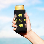 Enfriador De Latas Slim Fun Unique 40th Birthday Photo Guay Retro<br><div class="desc">Fun 40 cumpleaños, refrigerador de bebidas de seltzer de fotos en un diseño negro retro audaz. ¡El año es personalizable para cualquier año de cumpleaños! Para obtener el efecto de recorte, utilice un archivo png con el fondo ya cortado. Si no, la foto aparecerá como un círculo rodeado por su...</div>