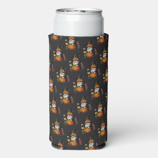 Enfriador De Latas Slim Halloween Gnome Koozie (Reverso Agua con Gas)