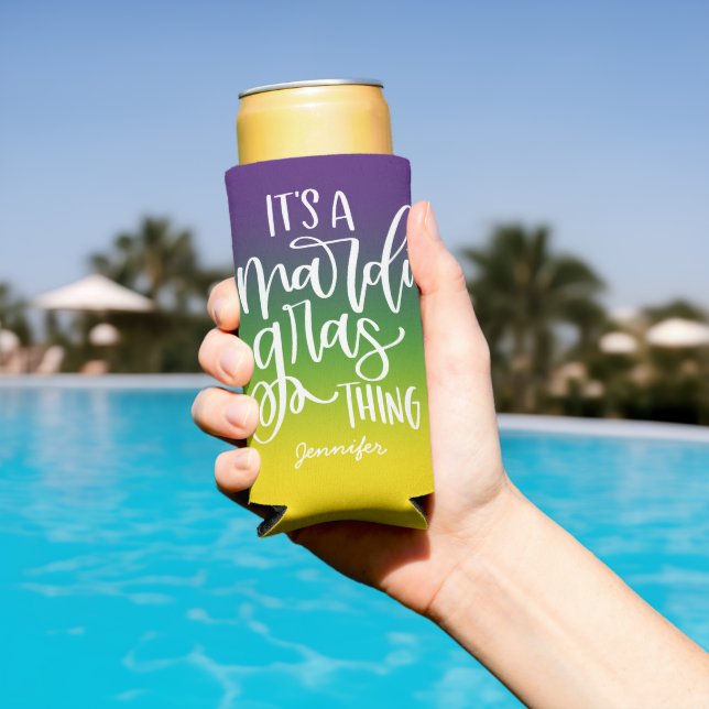 Enfriador De Latas Slim Mardi Gras Text Design Ombre (Piscina in situ)