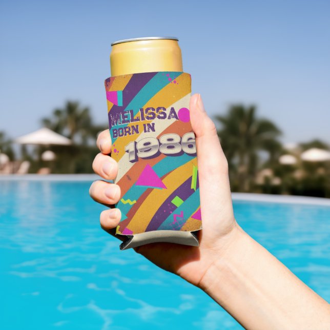 Enfriador De Latas Slim Nacido en 1986 - Nombre geométrico neón retro 80 (Piscina in situ)