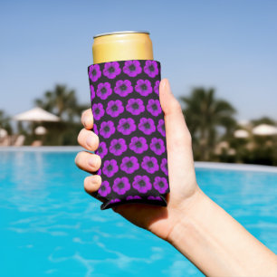 Enfriador De Latas Slim Patrón floral de geranio púrpura sobre negro
