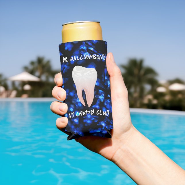 Enfriador De Latas Slim Un diente blanco brillante sobre el azul (Piscina in situ)