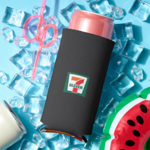 Enfriador De Latas Slim un logo de siete siete en un fondo verde