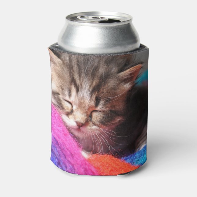 Enfriador De Latas Soft Sleepy Newborn Kitten Phototgraph (Reverso de la lata)