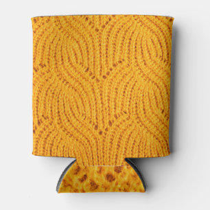 Enfriador De Latas Suéter de punto naranja, fondo texturado.