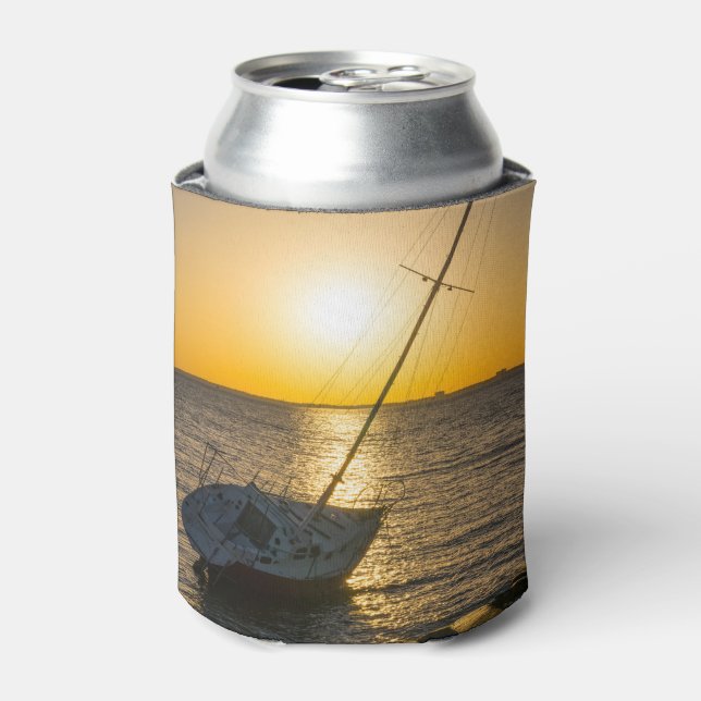 Enfriador De Latas Sunset Sailboat Shipwreck Refrigerador de bebidas  (Lata Anverso)