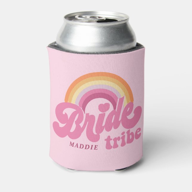 Enfriador De Latas Tribu de novias arcoiris retro personalizada (Reverso de la lata)
