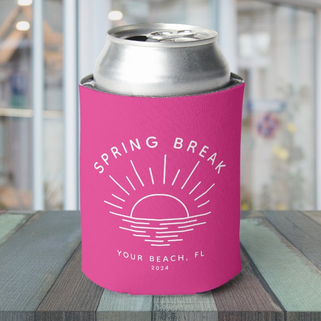 Enfriador De Latas Ubicación del Personalizado Guay Modern Spring Bre (A hot pink can cooler with "Spring Break" and a minimalist sunset design + custom  text)