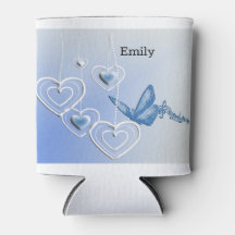 Una mariposa y corazones