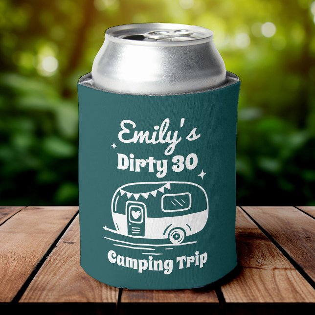 Enfriador De Latas Viaje de chicas Fiesta de soltera Cumpleaños Campi (A green can cooler featuring the phrase "Dirty 30 Camping Trip", with a cute camper van)