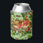 Enfriador De Latas Vintage Christmas Birds Holly Faux Gold Pattern<br><div class="desc">Este patrón representa a los pájaros sentados en las ramas de holly con nieve y con un contorno y líneas de Relieve metalizado de imitación de oro decorativas sobre un fondo verde. Puede cambiar el color de fondo haciendo clic en el botón "Personalizar" y, a continuación, en la inscripción "Haga...</div>
