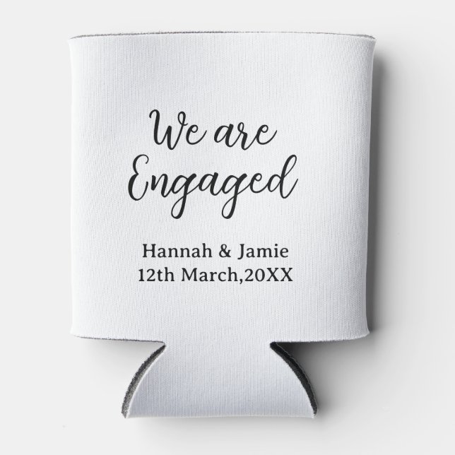 Enfriador De Latas We are Engaged couple name date calligraphystylish (Anverso)