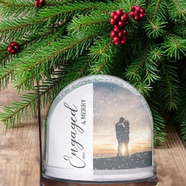 Engaged & Merry Couple Photo (Subido por el creador)