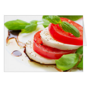 Ensalada Caprese. Cortes de tomate y Mozzarella