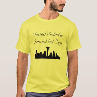 Ensalada lanzada y camiseta de los huevos