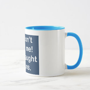 Enseñado por las monjas en taza azul marino