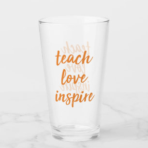 Enseñe al amor inspiran el frase inspiradora
