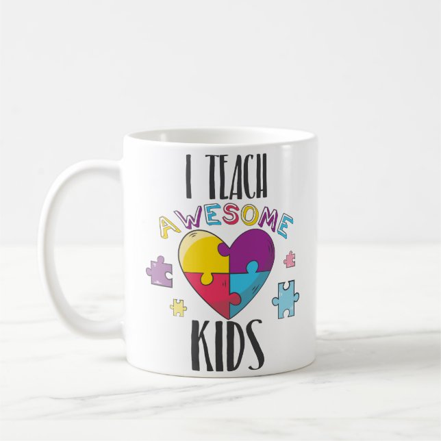 Enseño los niños impresionantes a la taza de café (Izquierda)
