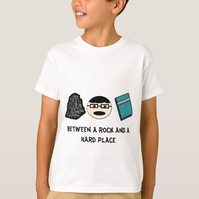 Entre una roca y una camiseta de un Chica difícil (Anverso)