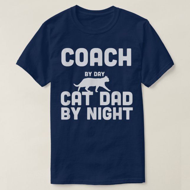 Entrenador Por Día Papá Gato Por Camiseta De Noche (Diseño del anverso)
