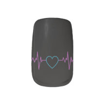 Manicura de ekg de latido de corazón oscuro