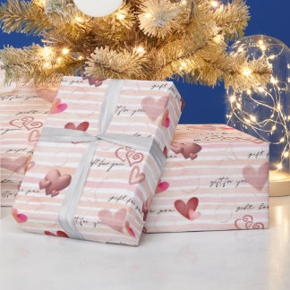 Envuelto papel con corazones