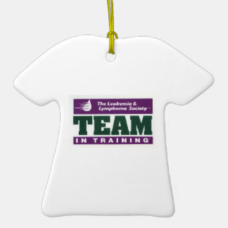 Equipo en el ornamento del día de fiesta del