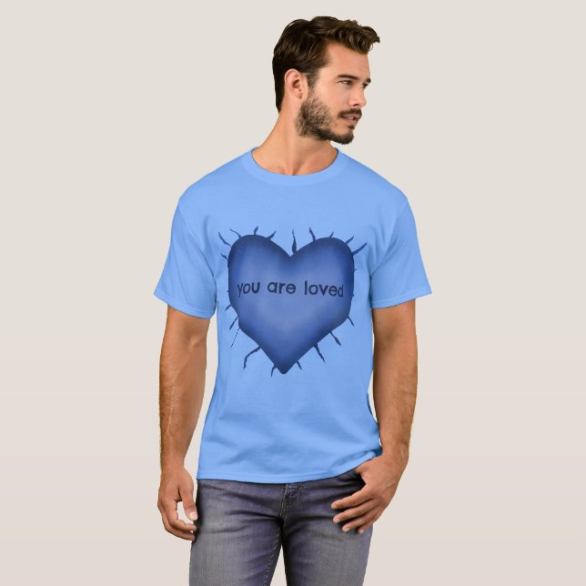 Eres amado - camiseta de corazones azules (Anverso completo)