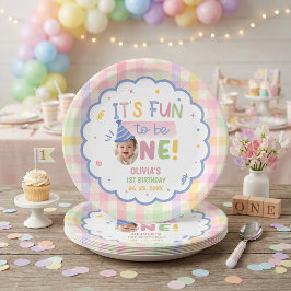 Es divertido ser platos de papel de cumpleaños de
