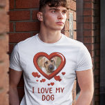 Es gracioso que ame mi camiseta de perro<br><div class="desc">Camiseta graciosa del dueño de un mascota con el dicho "Amo a mi perro",  con una foto de tu perro en forma de corazón de amor,  y una dispersión de pequeños corazones rojos.</div>