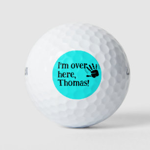Es gracioso que estoy aquí con las bolas de golf