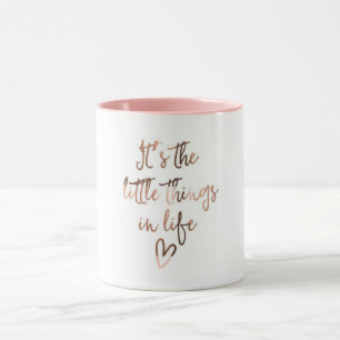 "Es las pequeñas cosas en taza de café de la vid