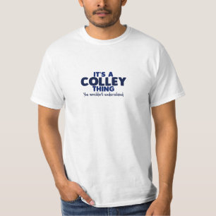 Es una camiseta del apellido de la cosa de Colley