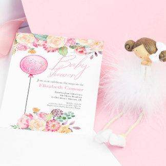 Es una invitación a la floral rosa de Baby Shower