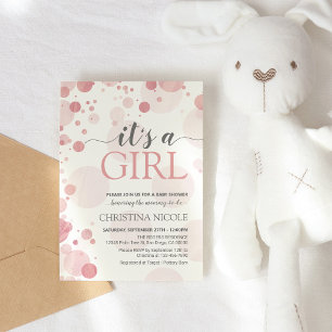 Es una invitación de puntos rosados de Baby Shower