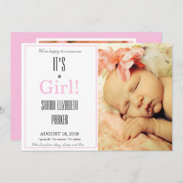 Es una tarjeta multifoto de anuncio de nacimiento 