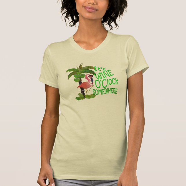 Es Wine O'Clock en alguna parte camiseta Flamingo (Anverso)