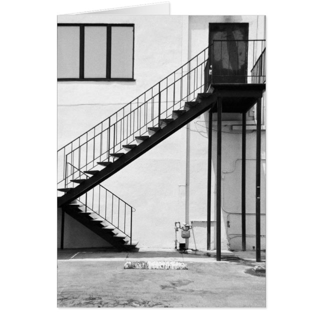 Escalera en blanco y negro (Frente)