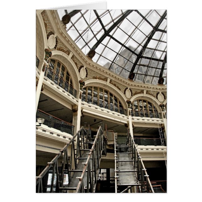 Escaleras móviles del esqueleto del edificio (Frente)