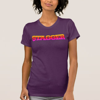 Escalone la camiseta púrpura de las mujeres