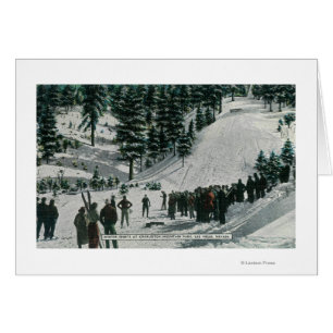 Escena de los deportes de invierno en la montaña