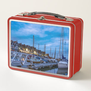 Escena nocturna de la ciudad pesquera tradicional