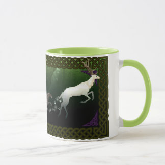 Escocés Deerhounds y taza blanca del macho