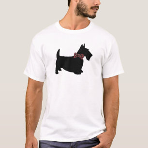 Escocés en camiseta de la pajarita de la tela