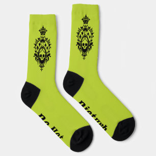 Escudo verde con calcetines y trajes de cartón