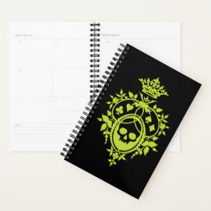 Escudo verde con planificador de cráneo y trajes d