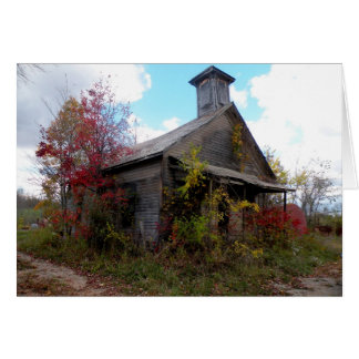 Escuela vieja en otoño