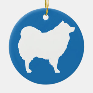 Eskie en el ornamento azul